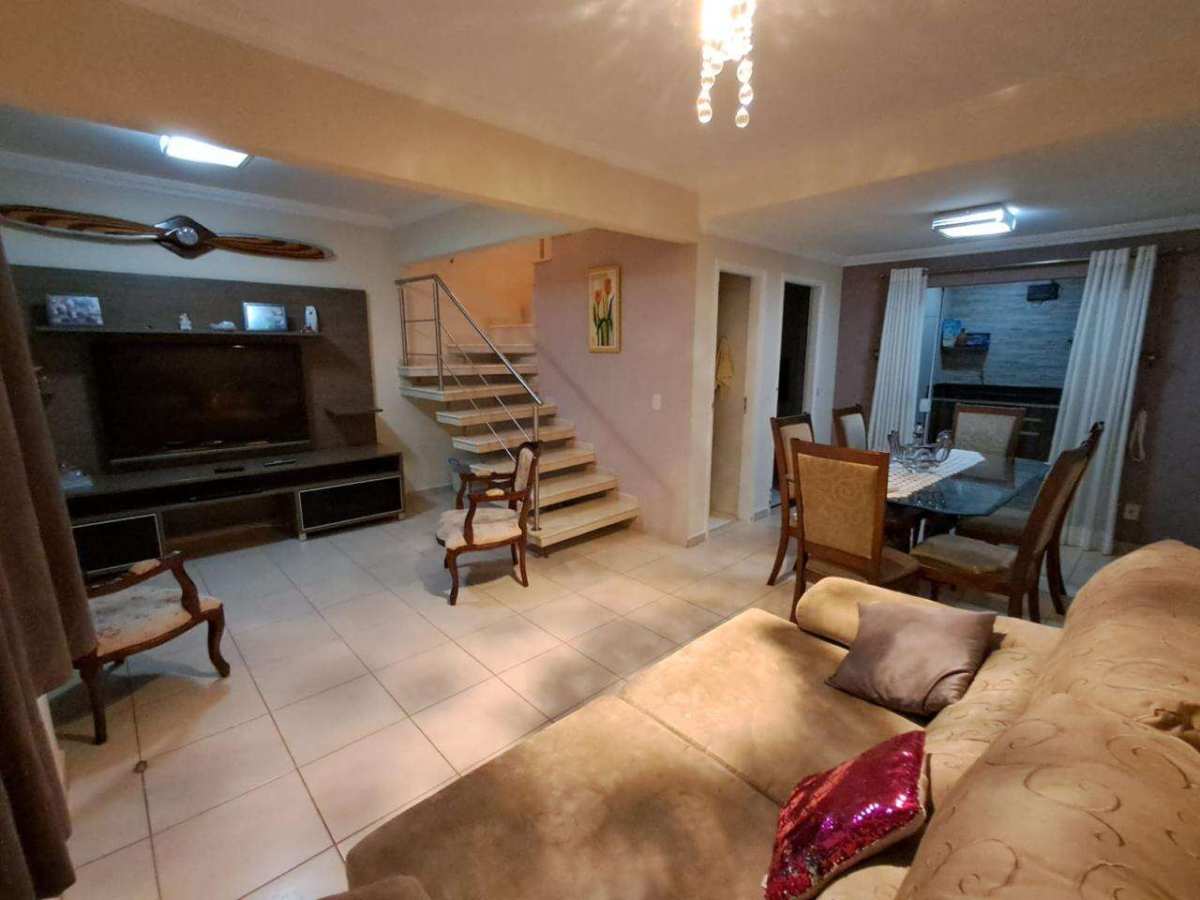 Casa à venda em condomínio fechado